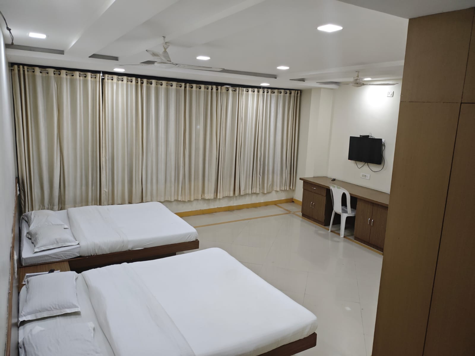4 Bed Non AC Room 1