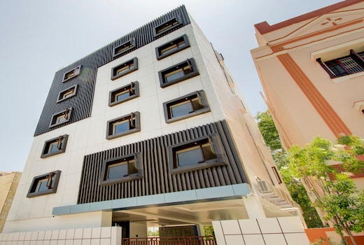 Super Capital O V Hotel