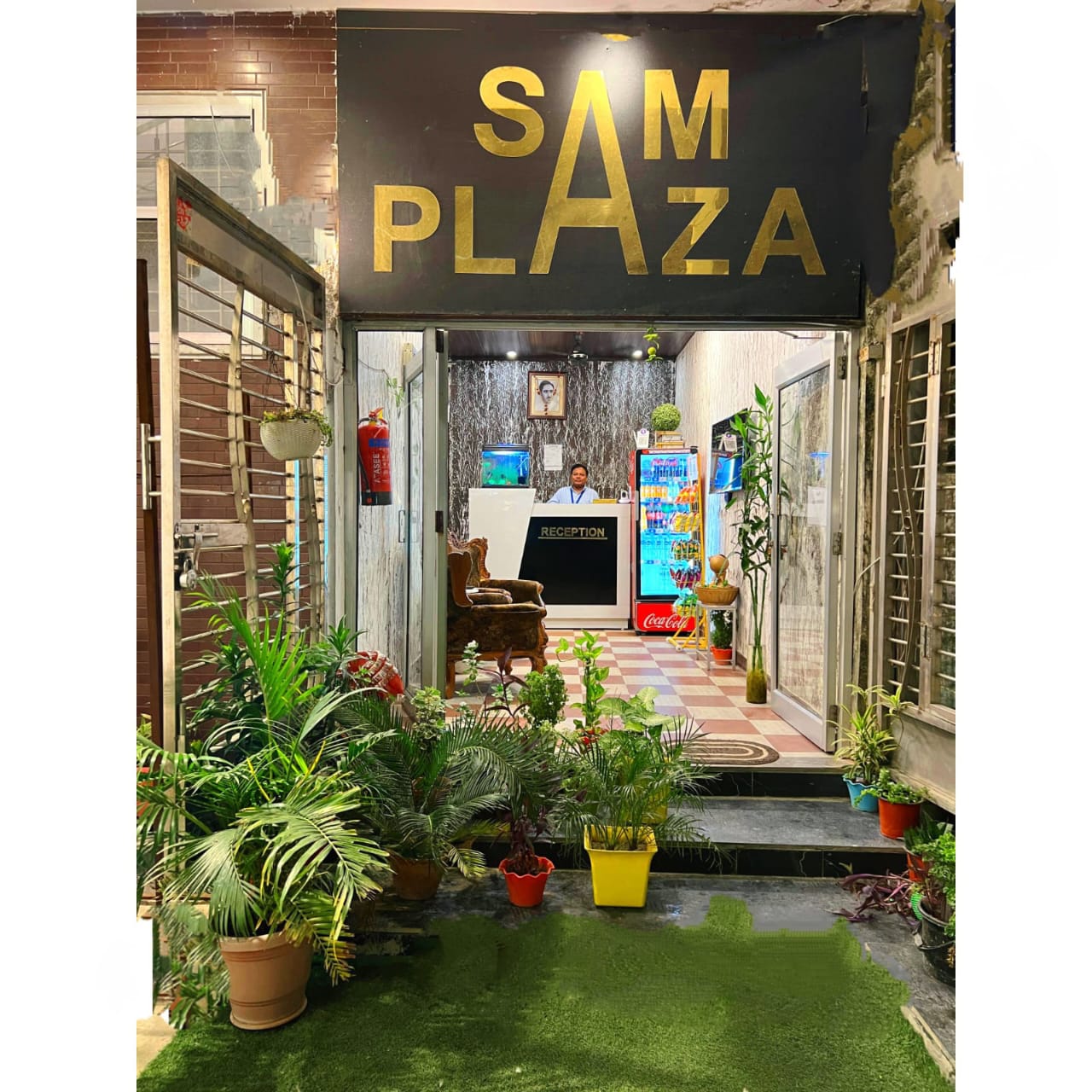 Hotel Sam Plaza - Tap to explore photos