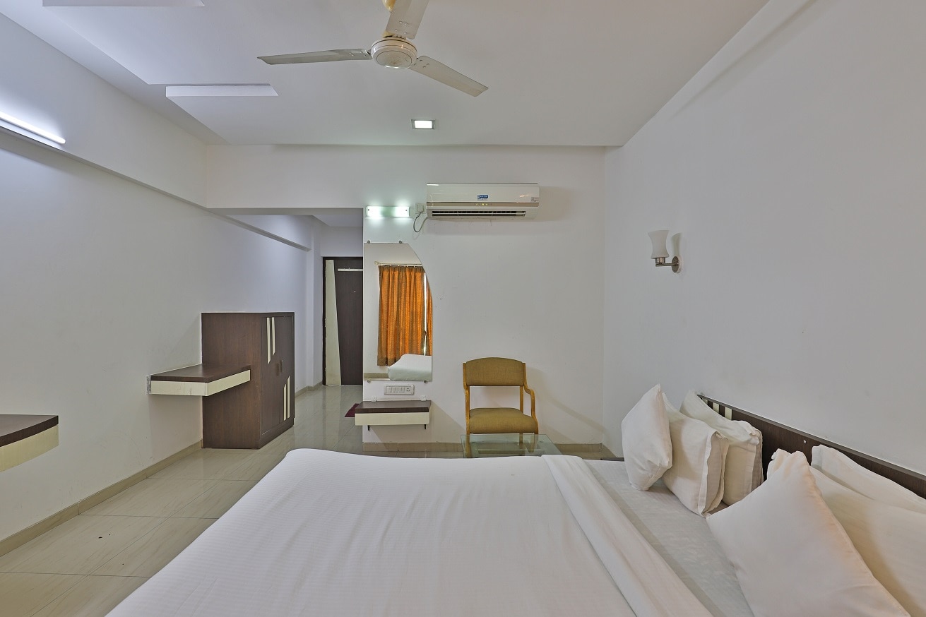 Utkarsh Hotel - Tap to explore photos