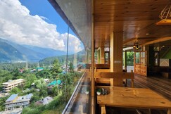 TIMBERWOLVES, Traveller's Lodge, Manali