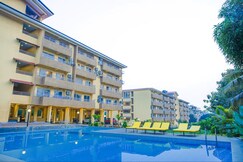 Stunning 2 BHK Apartment with Lift & pool | 5 mins drive to Candolim Beach, Goa