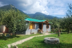 Naggar Studio- 3BHK Homestay by Homeyhuts, Manali