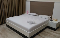 Premium Room (Shared room in 04 BHK Flat)