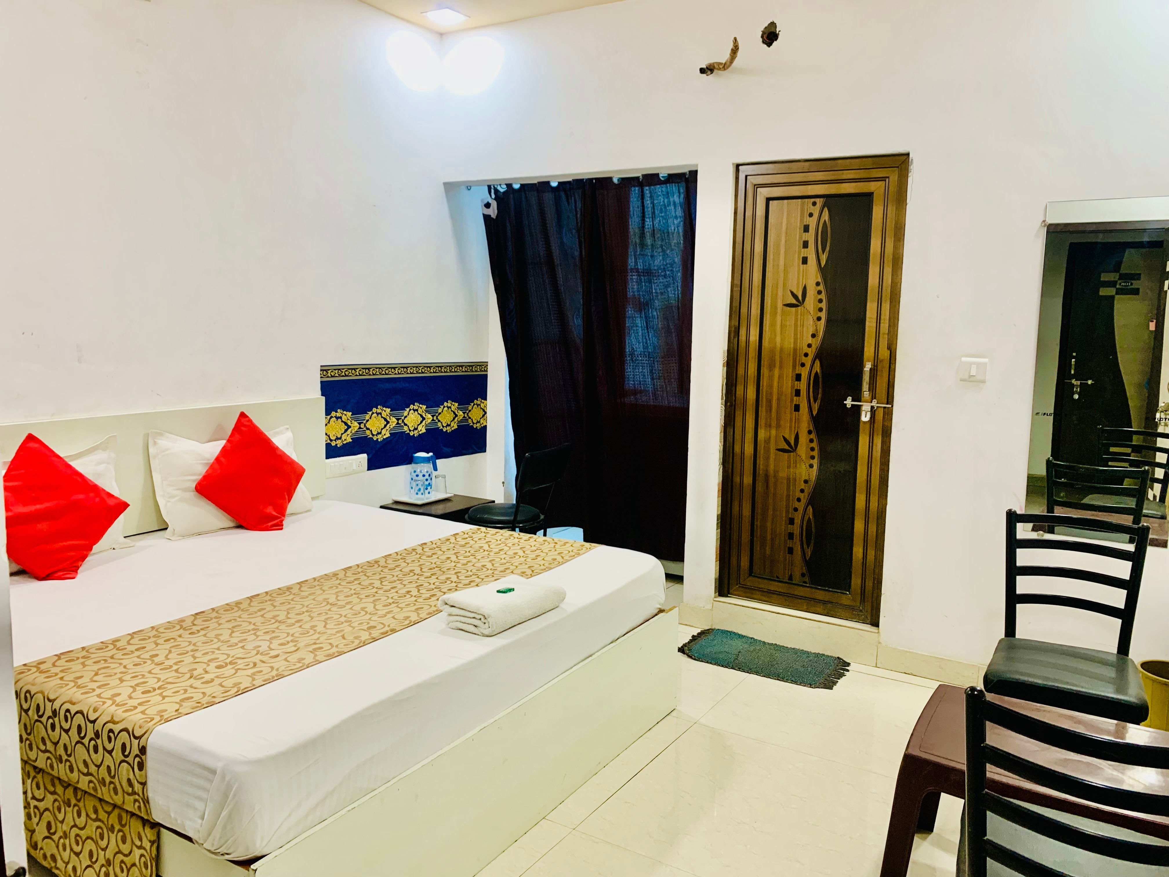Shree Kesar Inn - Tap to explore photos