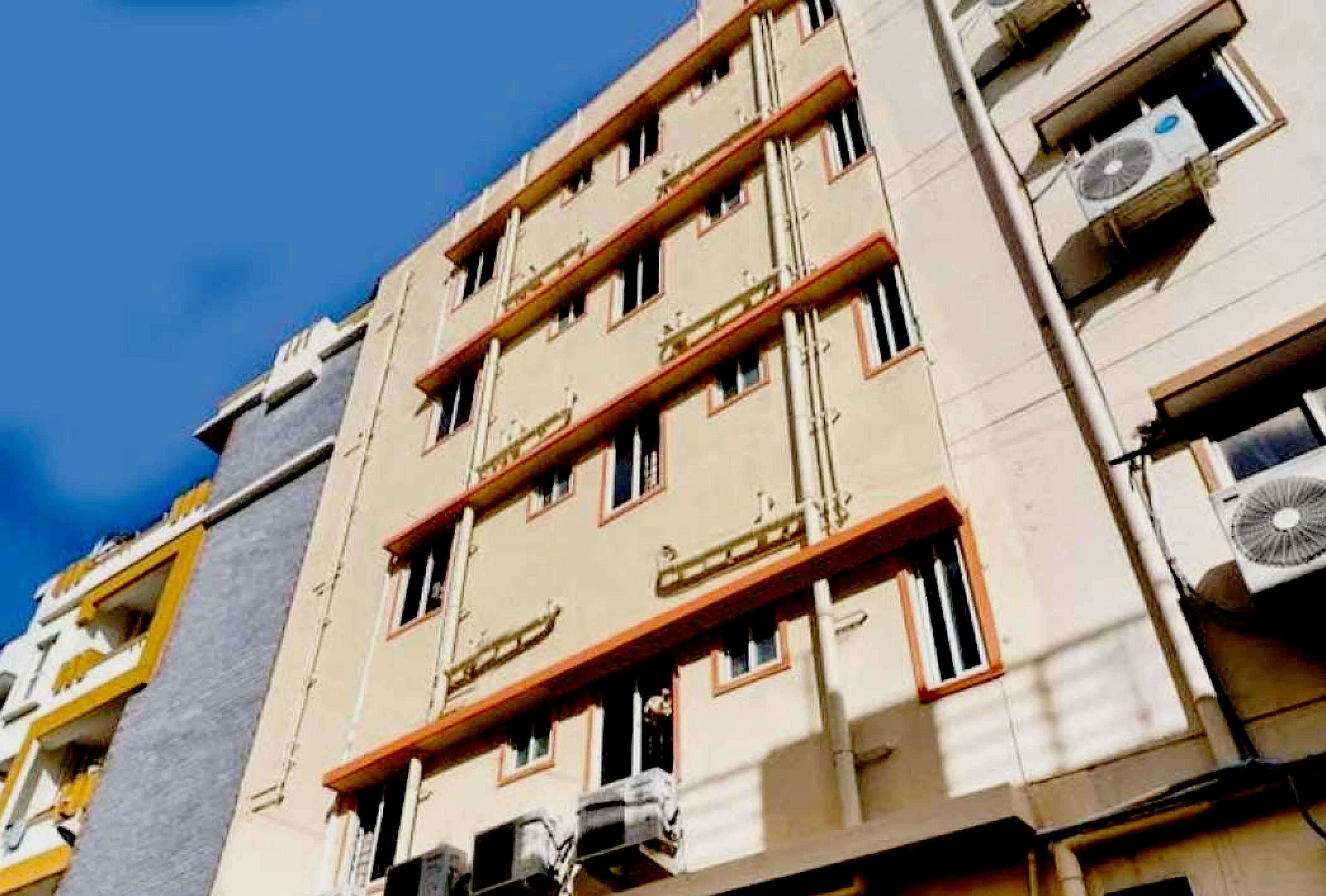 Collection O Emara Galaxy Executive Rooms - Tap to explore photos