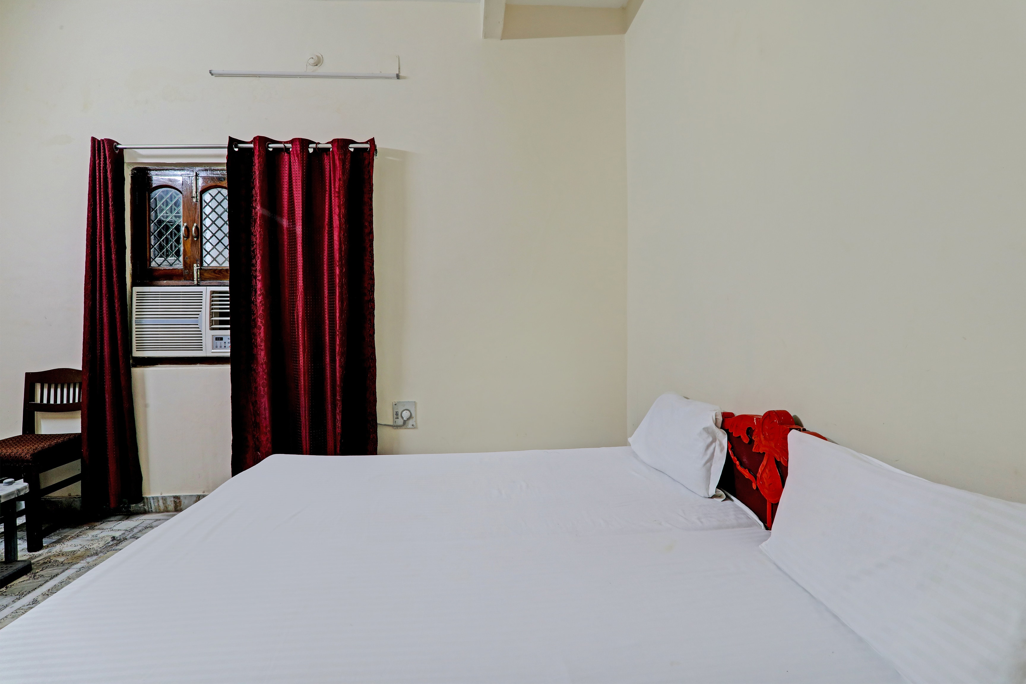 Hotel O PG ON GANGES - Tap to explore photos