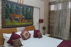 Sukoon Room in Shyam Villa Near Fatehsagar Lake, Udaipur