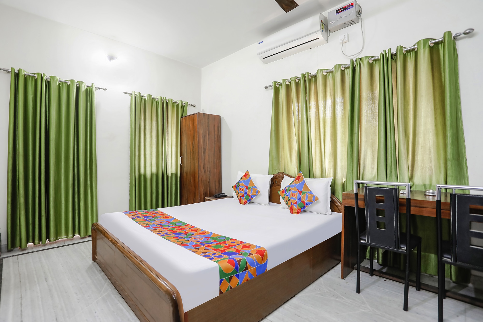 FabExpress Corporate Stays - Tap to explore photos