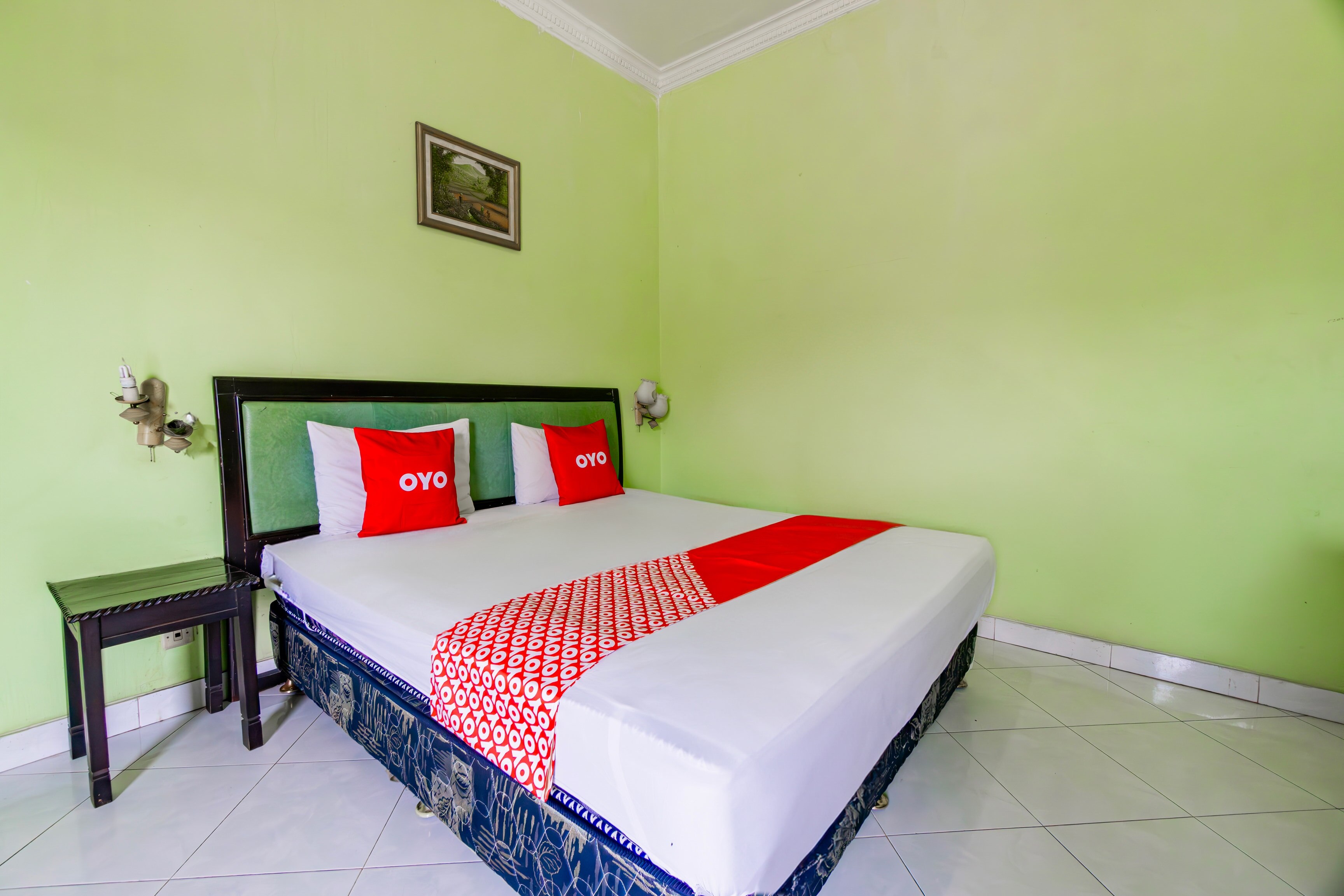 Hotel O Sidoarjo Near Juanda International Airport - Tap to explore photos