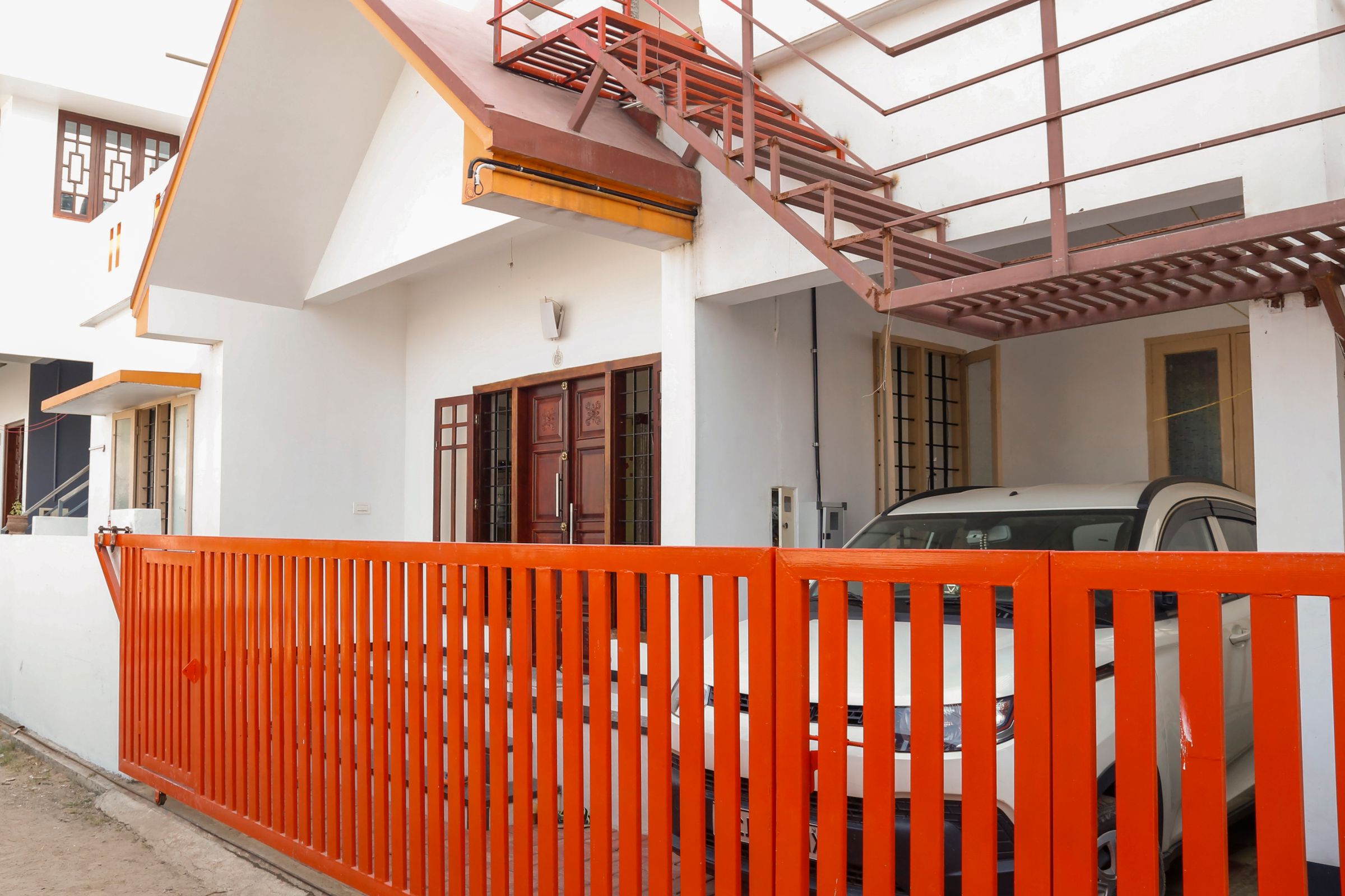 Zoraiz Homestay - Tap to explore photos