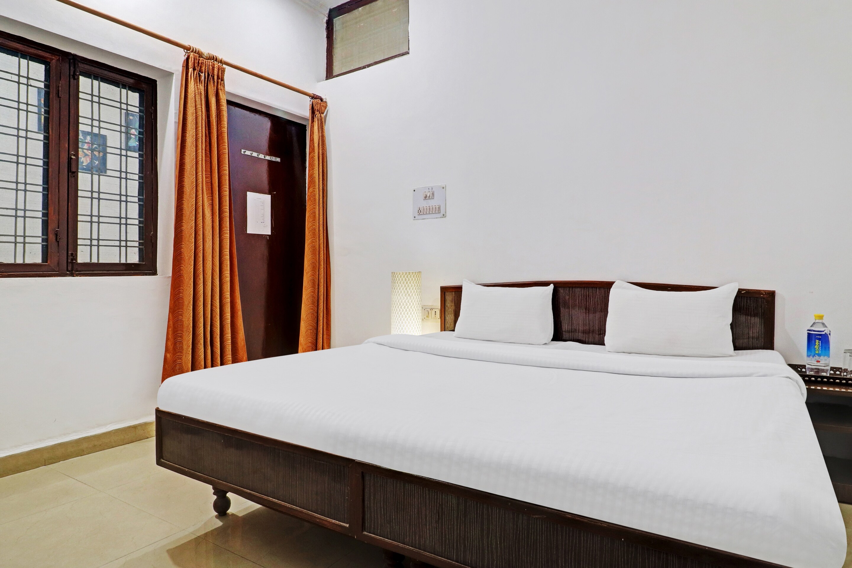 Hotel O 7 Days Homestay - Tap to explore photos