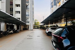 Palm Suite Penthouse with Terrace, Sky Orbit, Gym and Swimming Pool, Rajkot