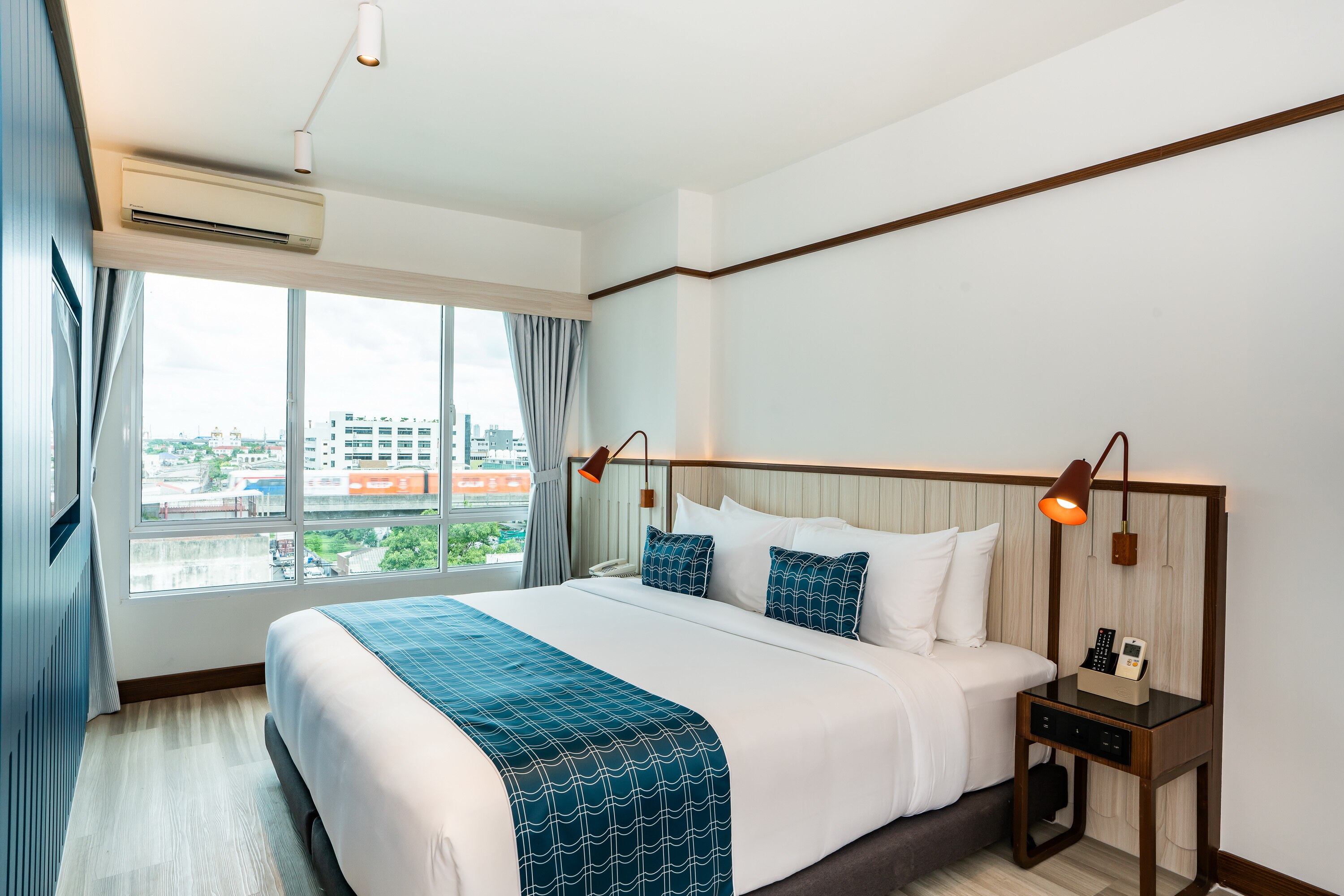 Hotel Amber Sukhumvit 85 - Tap to explore photos