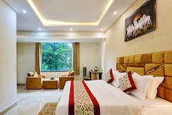 Hotel Golden Era@Near Shopprix Mall, Noida