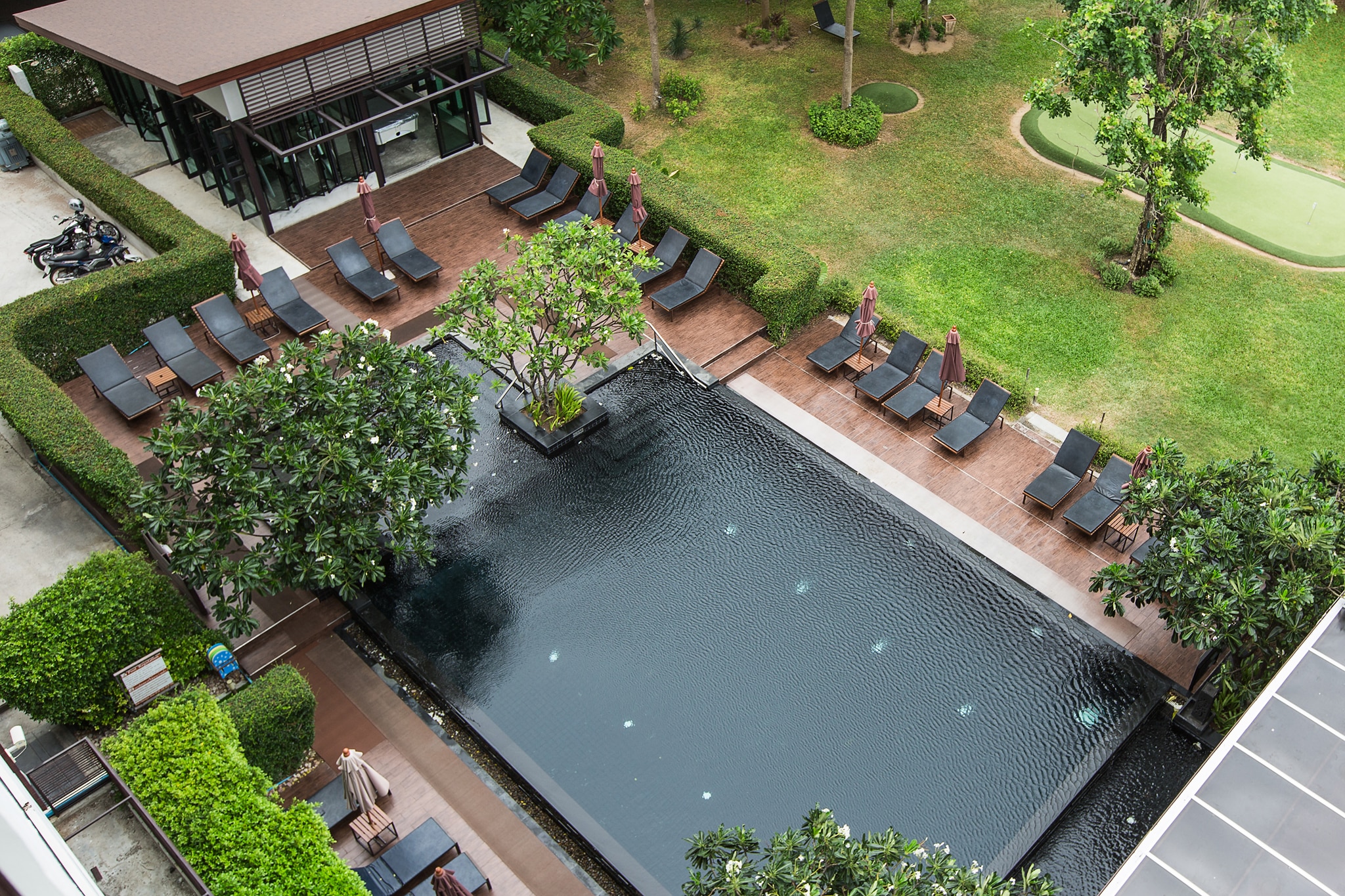 Fifth Jomtien Pattaya - Tap to explore photos