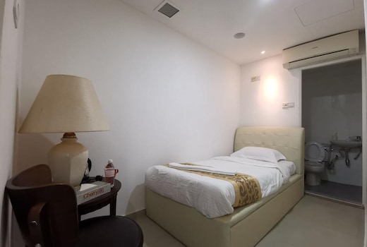 Cherryloft Express Singapore Hotel Price Address Reviews