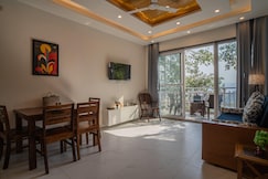 The White Umbrella Floors, Chakrata