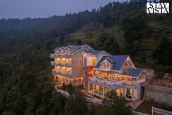 StayVista at The Mohru Estate w/ Heated Pool, Chail