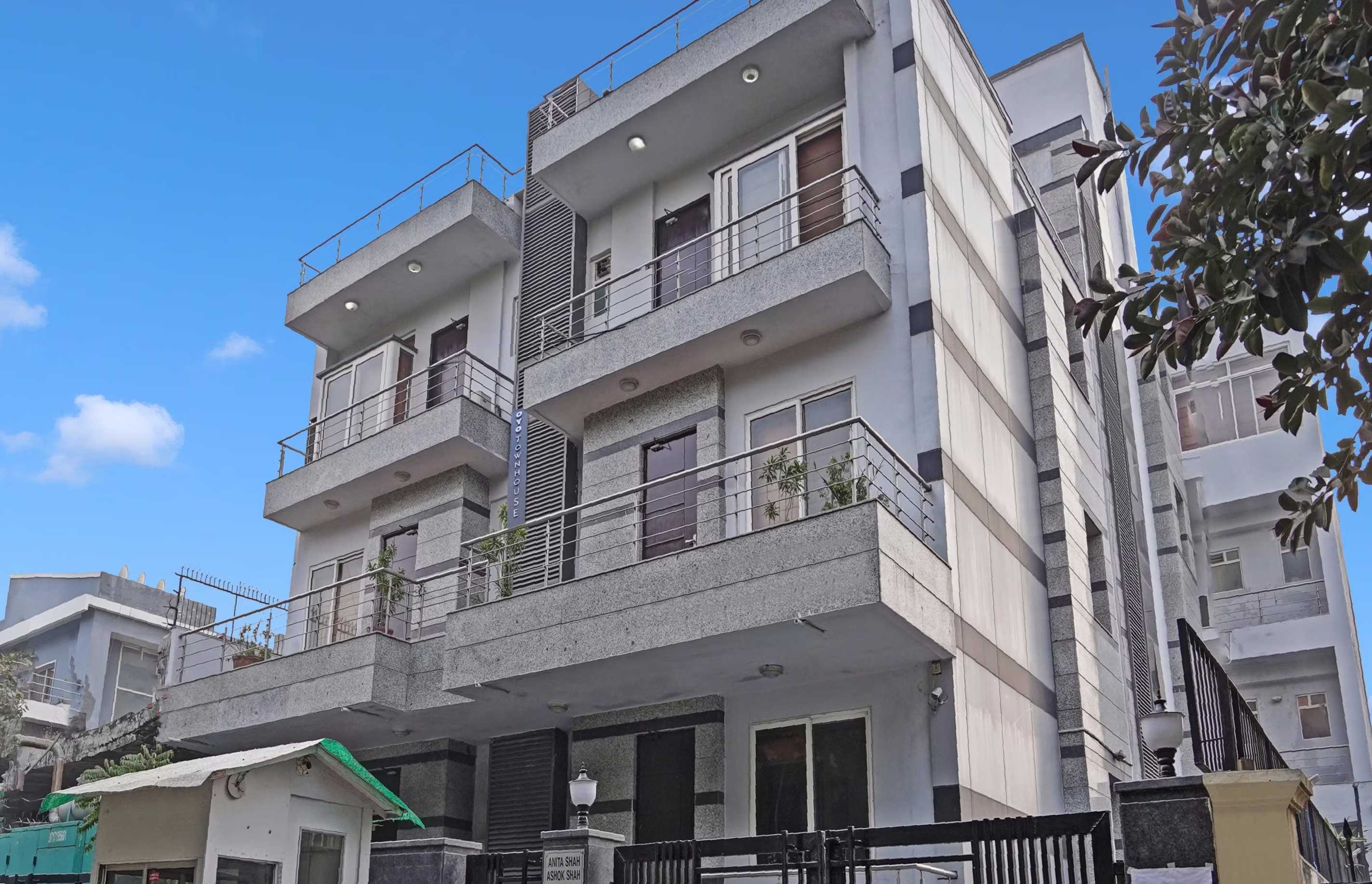 Townhouse Quotel Hotel Sector 51 Noida - Tap to explore photos
