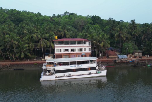 Nadhi Mane  River Front Beach Stay