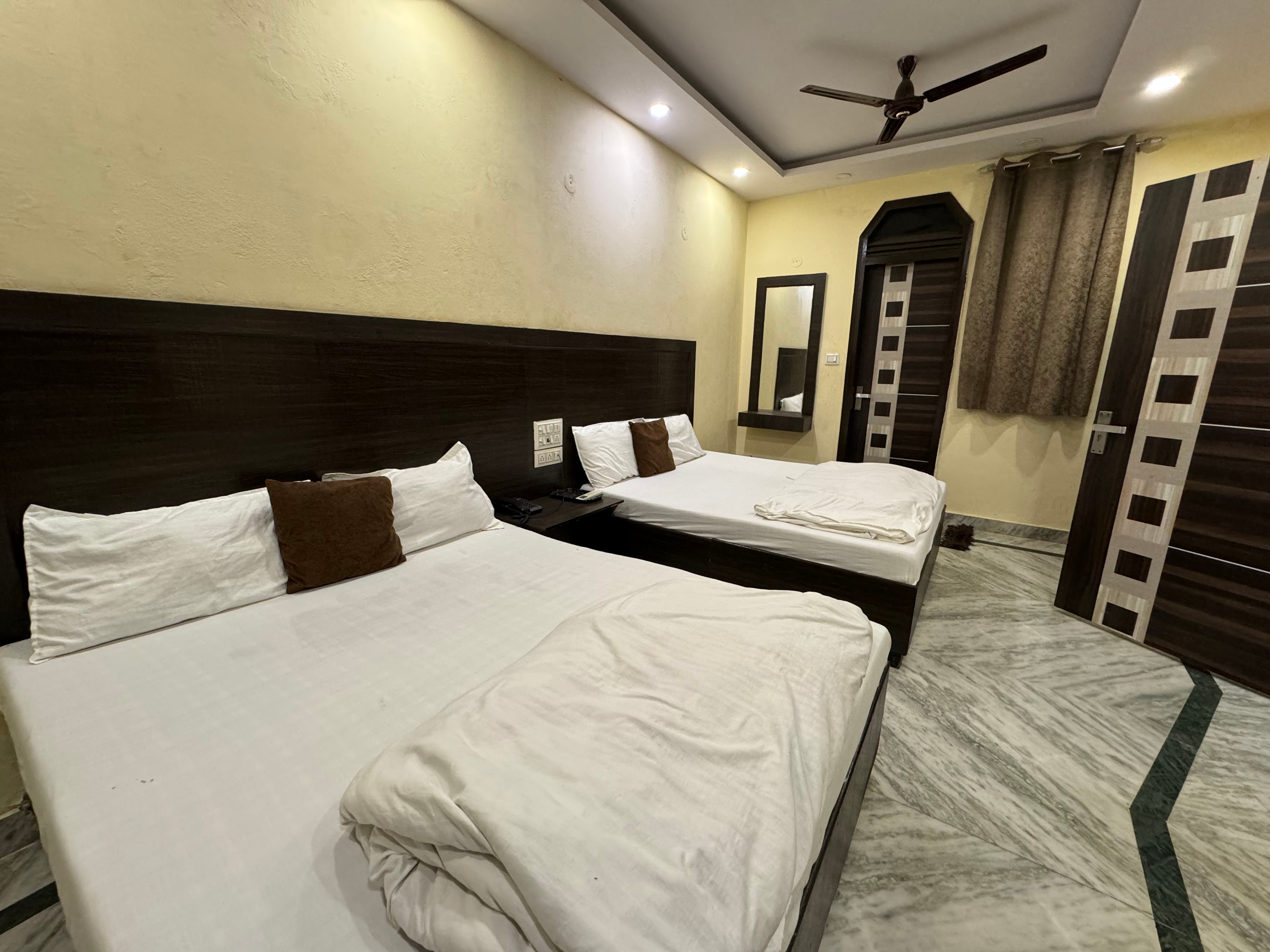 Hotel Siddharth 5 mins from NDLS Railway Station - Tap to explore photos