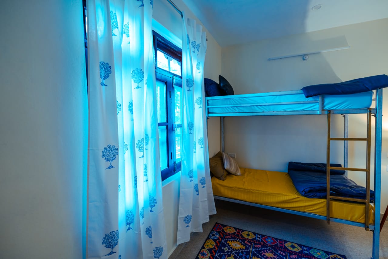 Freestays Luxury Stays by HomeyHuts - Tap to explore photos