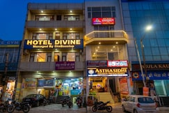 Hotel Devine Opp Jubilee Walk Mall & Near Gurdwara Sohana, Mohali