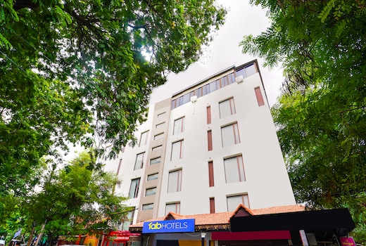 FabHotel WR Grand - Nr RENOVA Hospital, Banjara Hills