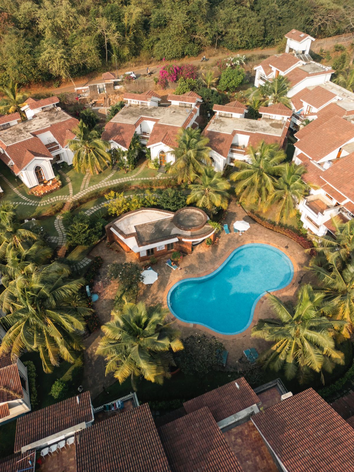 Poolside Bliss1bhk by Satiwa stays - Tap to explore photos