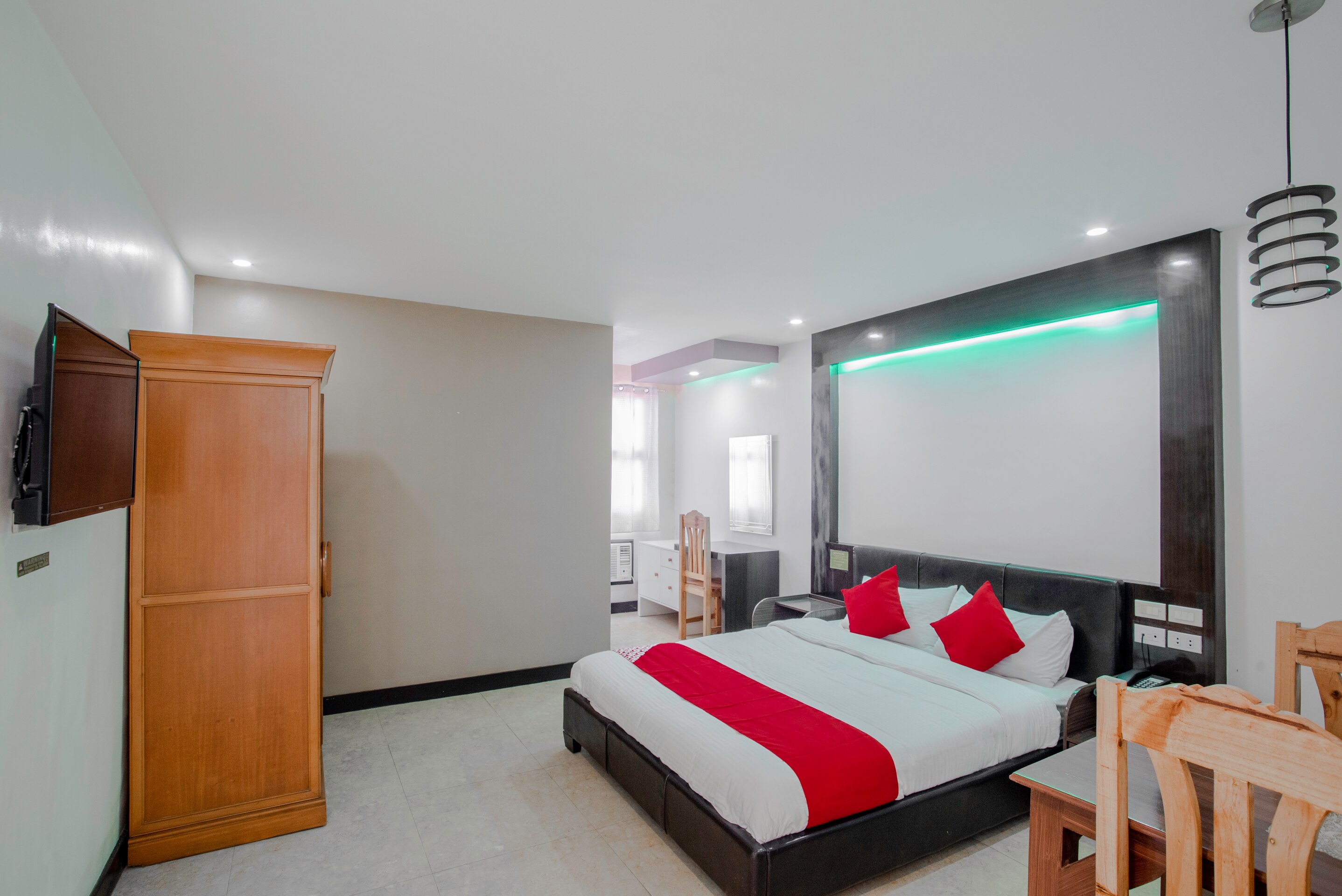 OYO 195 Ranchotel - Biñan - Tap to explore photos
