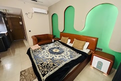 The Dancing Monkey, Lucknow