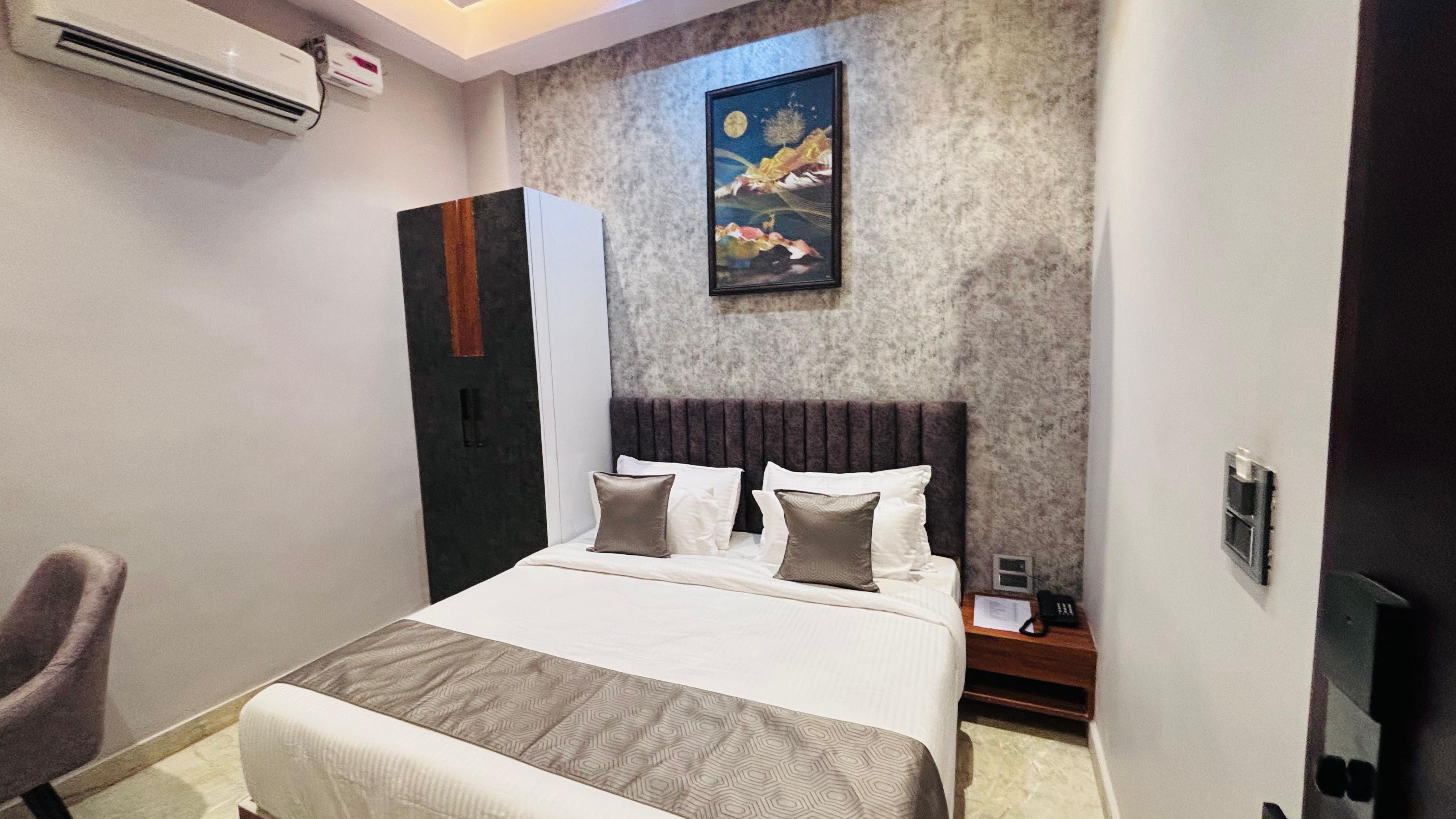 Shri Shyam Hotel - Tap to explore photos