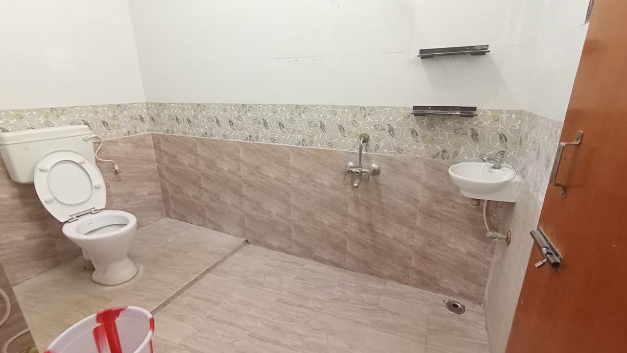 Sarashwathi Rooms & Dormitory - Tap to explore photos