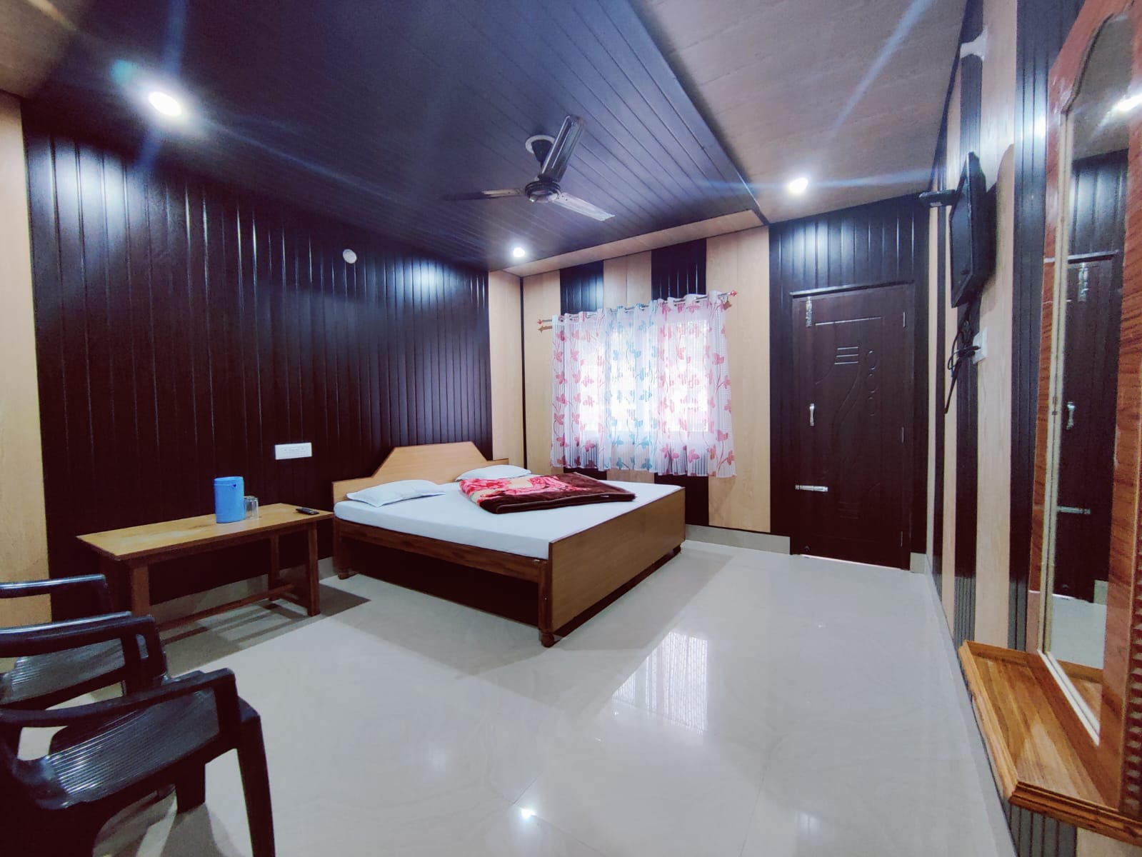 Hotel astha - Tap to explore photos