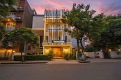 FabHotel Premium Nest- Golf Course Road, Gurgaon