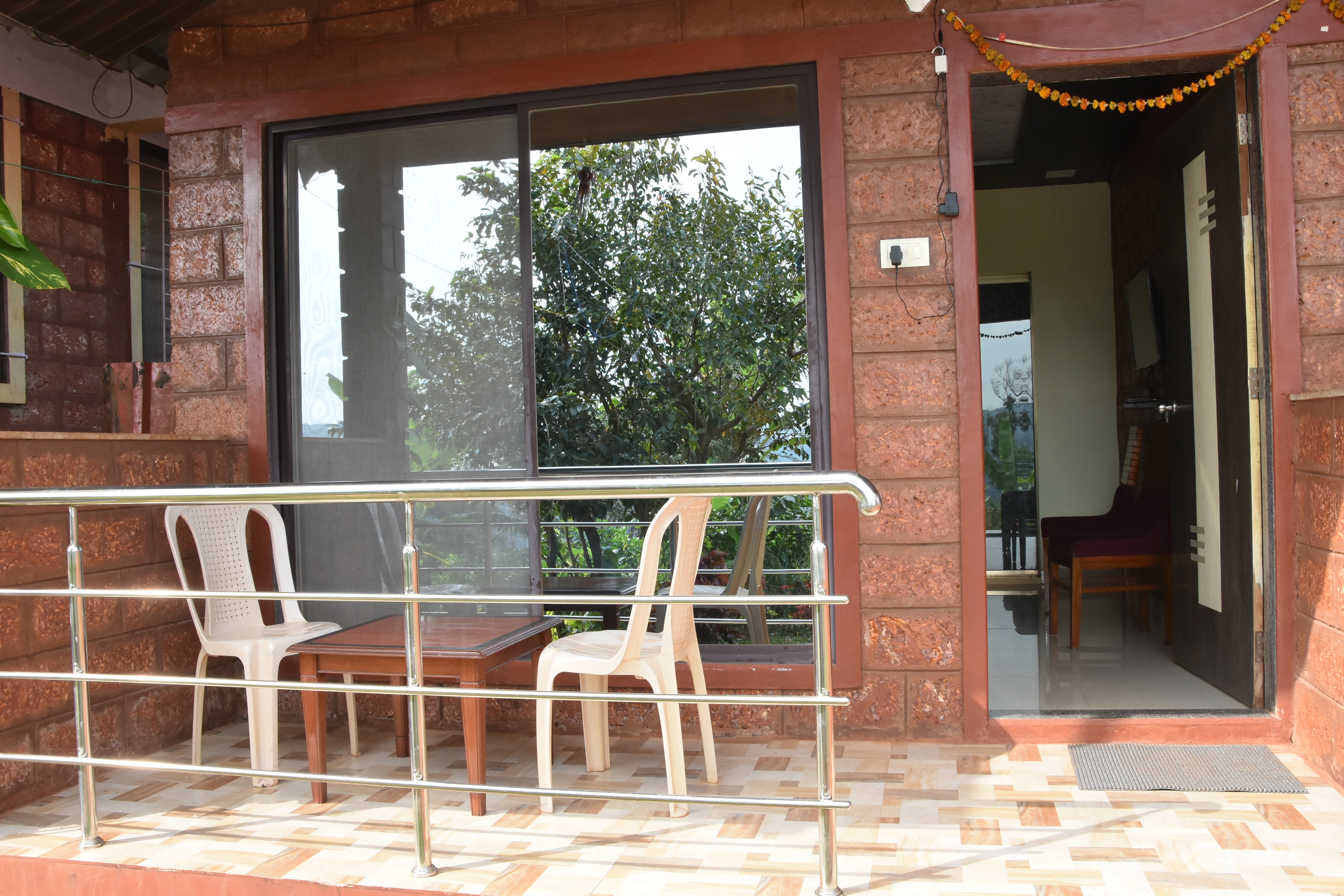 Laurels Villa | Rooms & Cottages - Tap to explore photos
