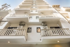 Super Collection O Le Noida Hotel Near Sector 76 Metro Station, Noida