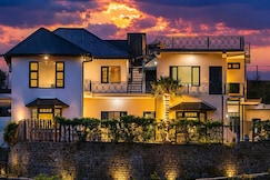 The Dew Drops Villa | Rooms & Kitchen, Kasauli