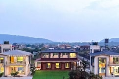 Zenzi Stays 11BHK with twin Pool, Conference Area, Lonavala