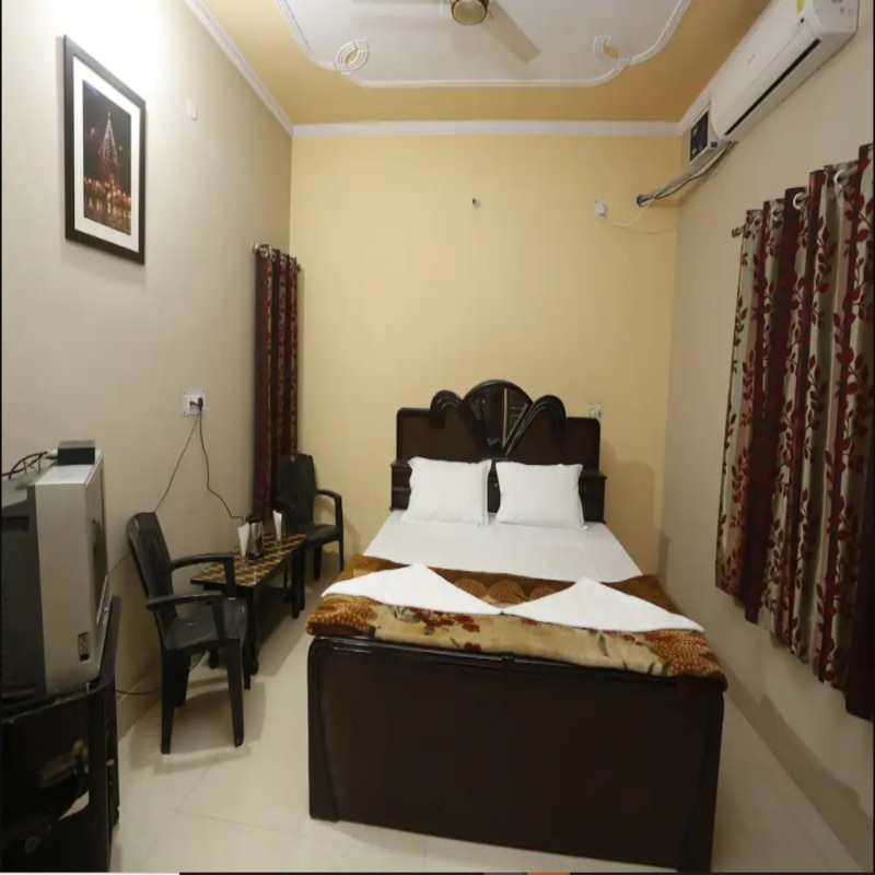 Chandra Homestay - Tap to explore photos