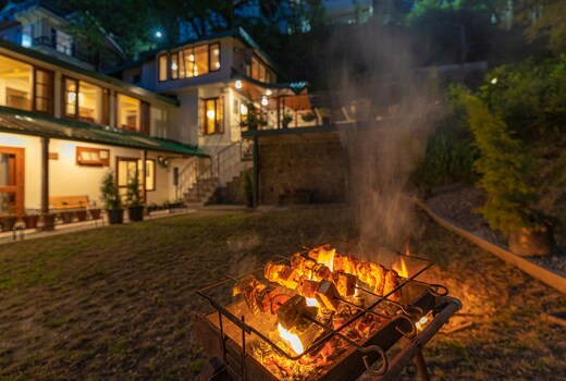 StayVista at Alder @ Driftwood Cottage