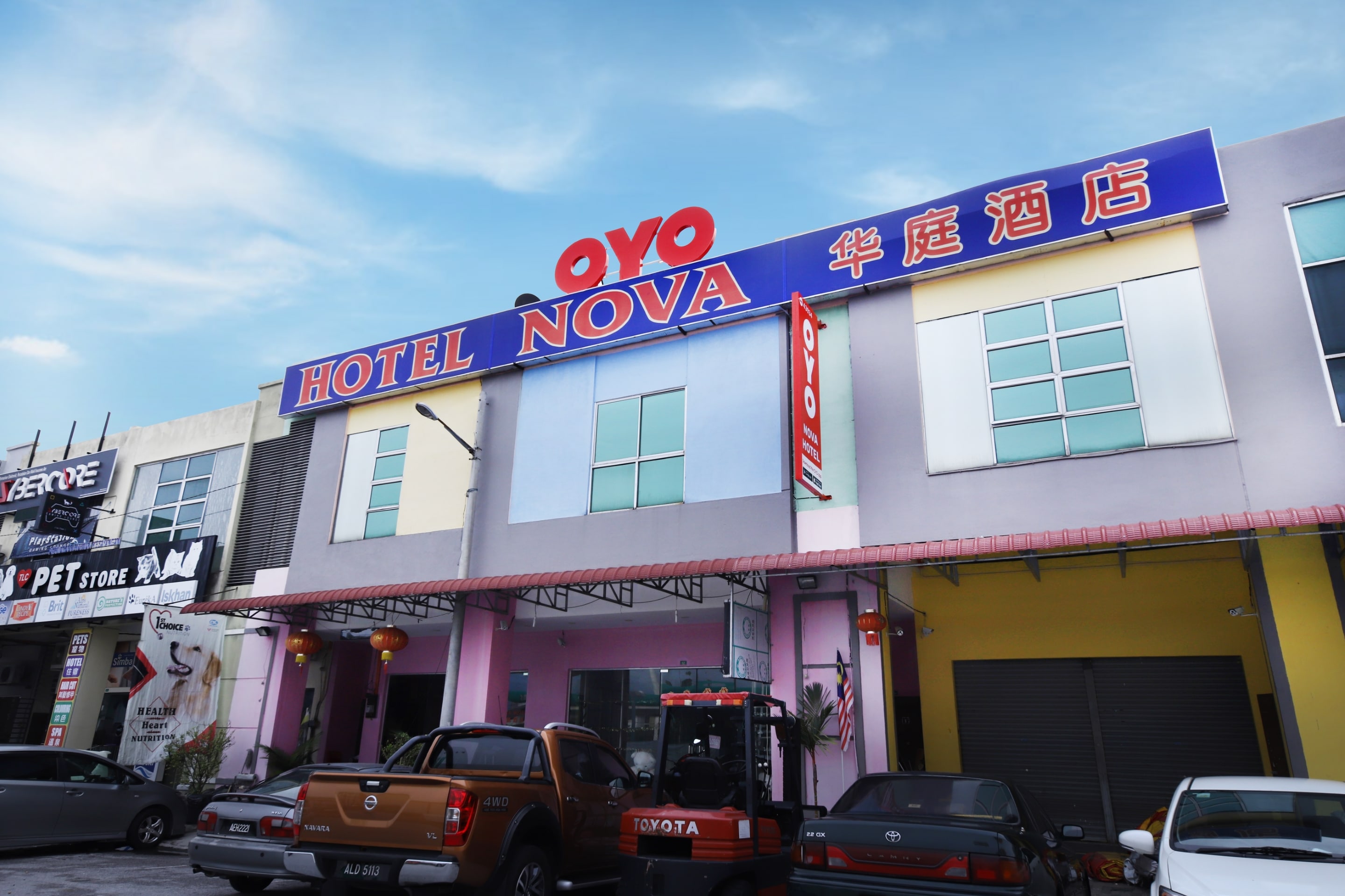 OYO 43934 Nova Hotel - Tap to explore photos