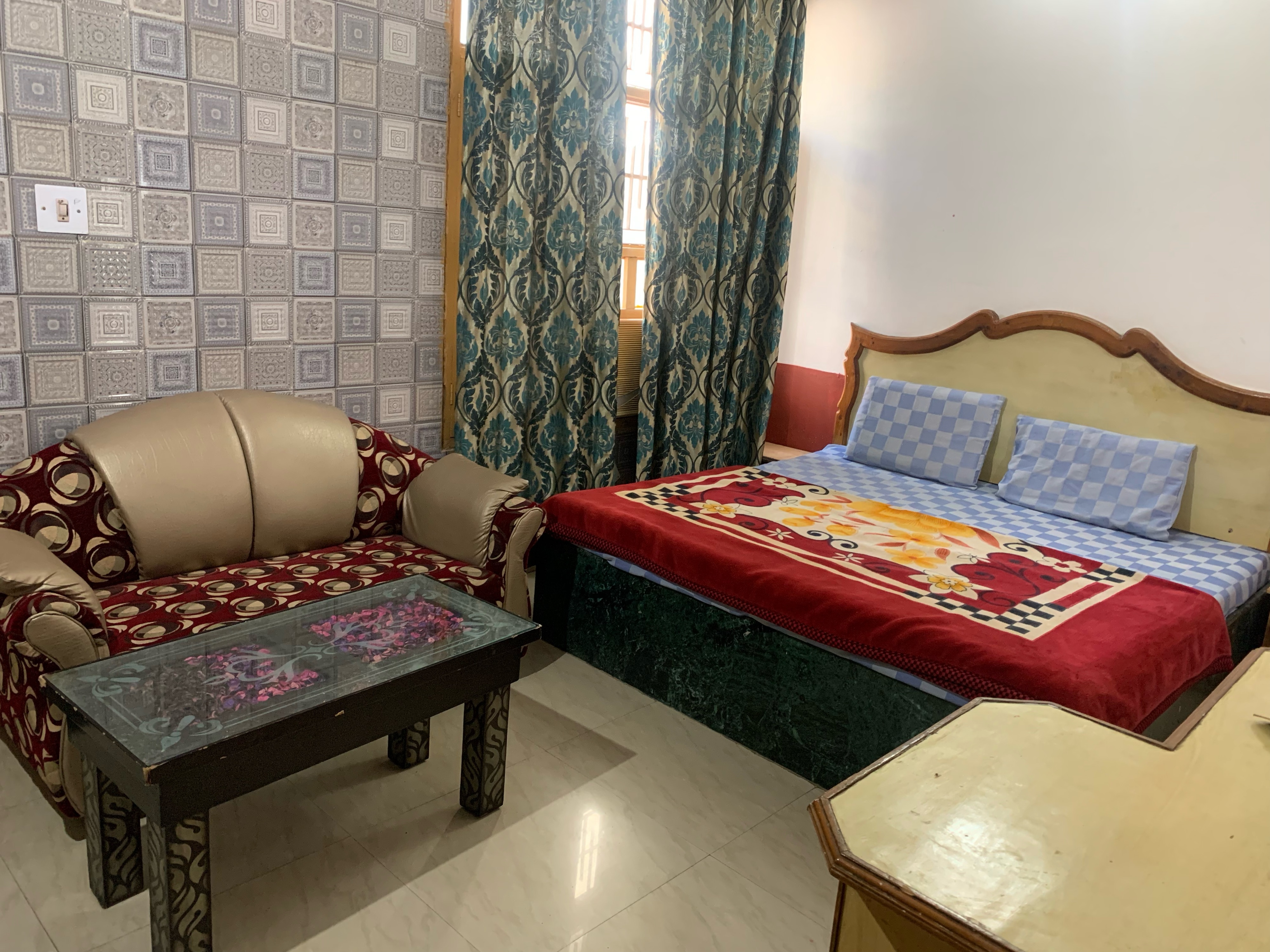 Hotel Kanshi Vishwanath - Tap to explore photos