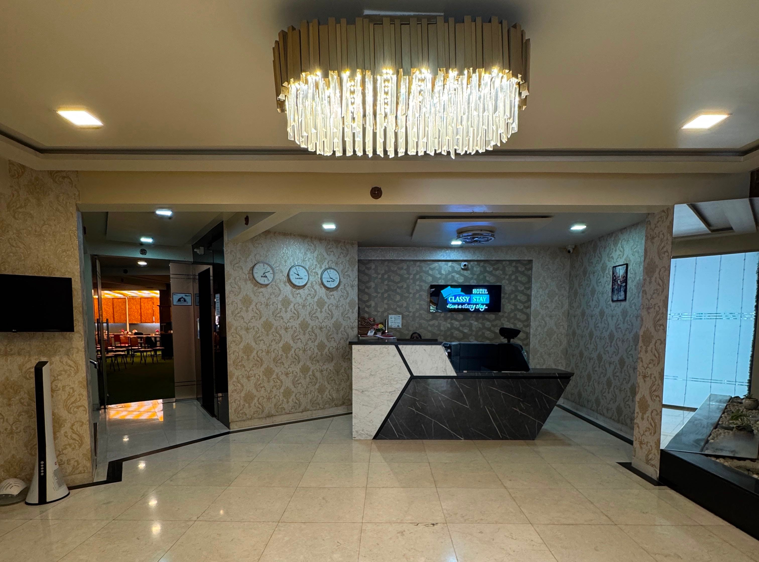 Super Townhouse Hotel Classy Stay - Tap to explore photos