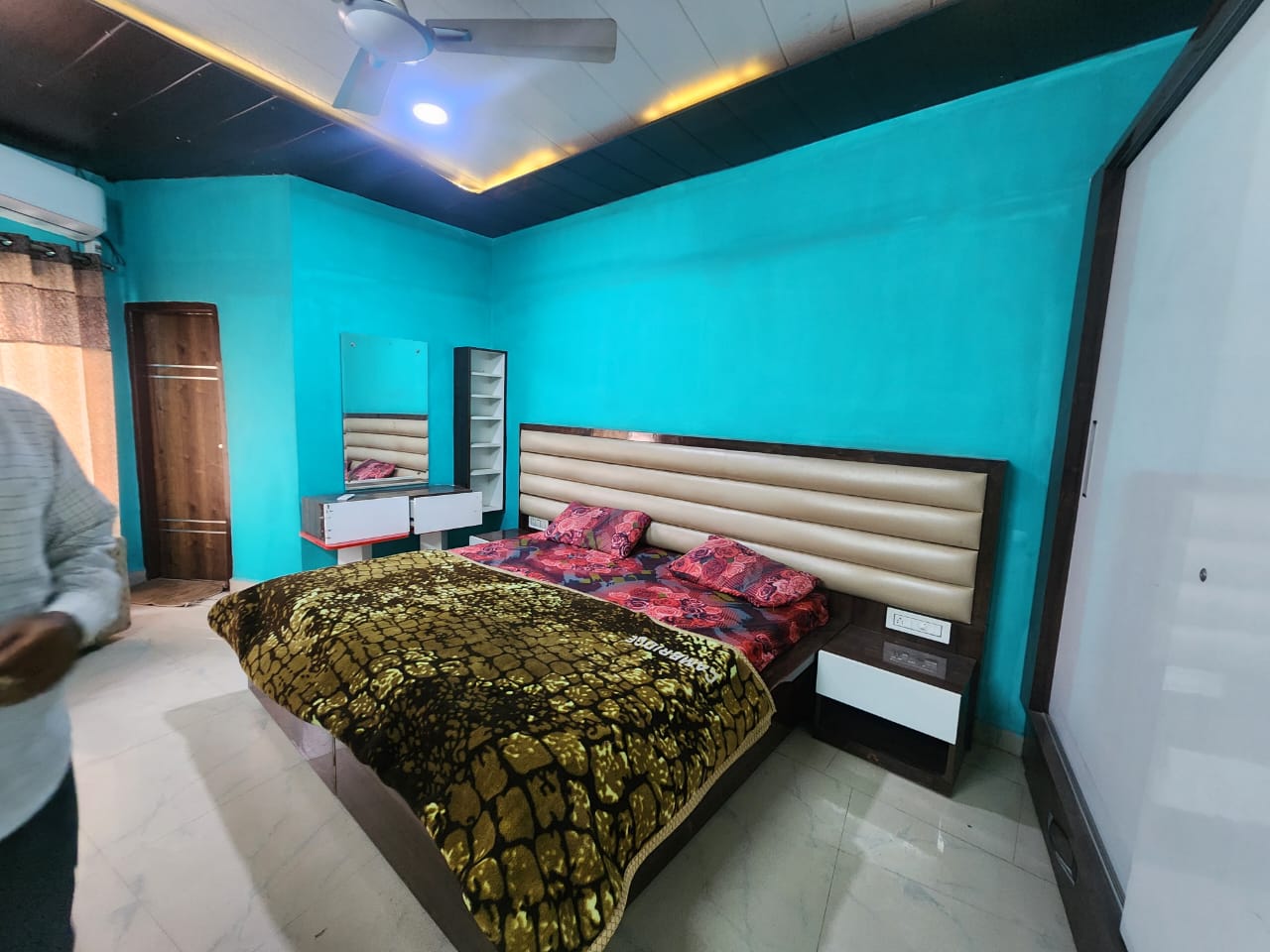 Jeevan Guest House - Tap to explore photos