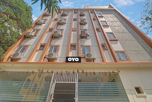 Collection O SS Metro Ritz