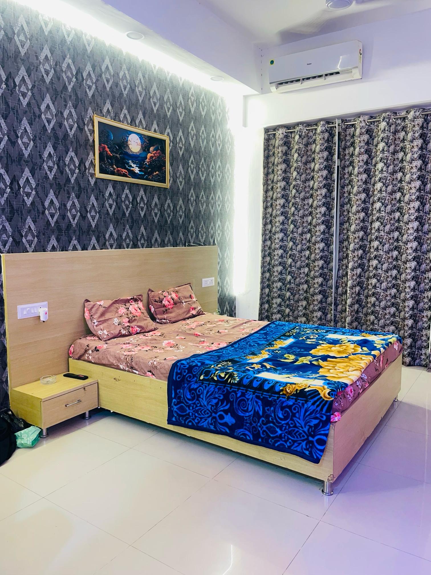 Luxury studio appartment - Tap to explore photos