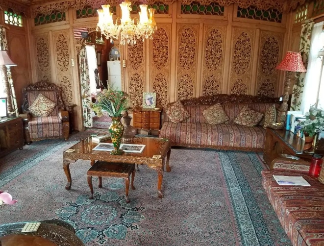 New Gulistan Palace Deluxe Group of House Boats - Tap to explore photos