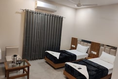 HOTEL SARVOTTAM, Palsana